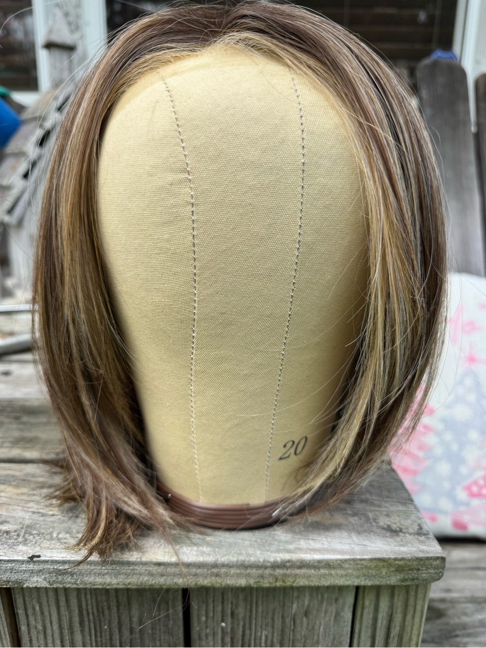 JB Extension Khloe Hazelnut Wig in Light Brown with Blonde Highlights